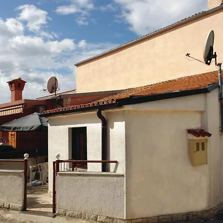 Awesome In With Kitchen בית נופש פולה